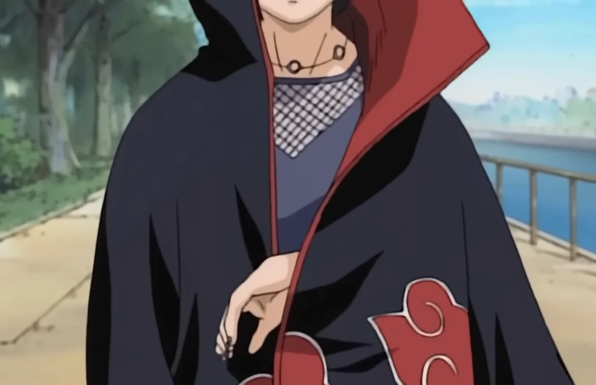 Itachi-Keeps-his-left-Arm-Out-of-the-Cloak
