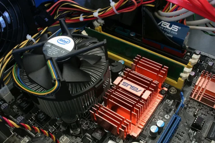Main Components on the Motherboard